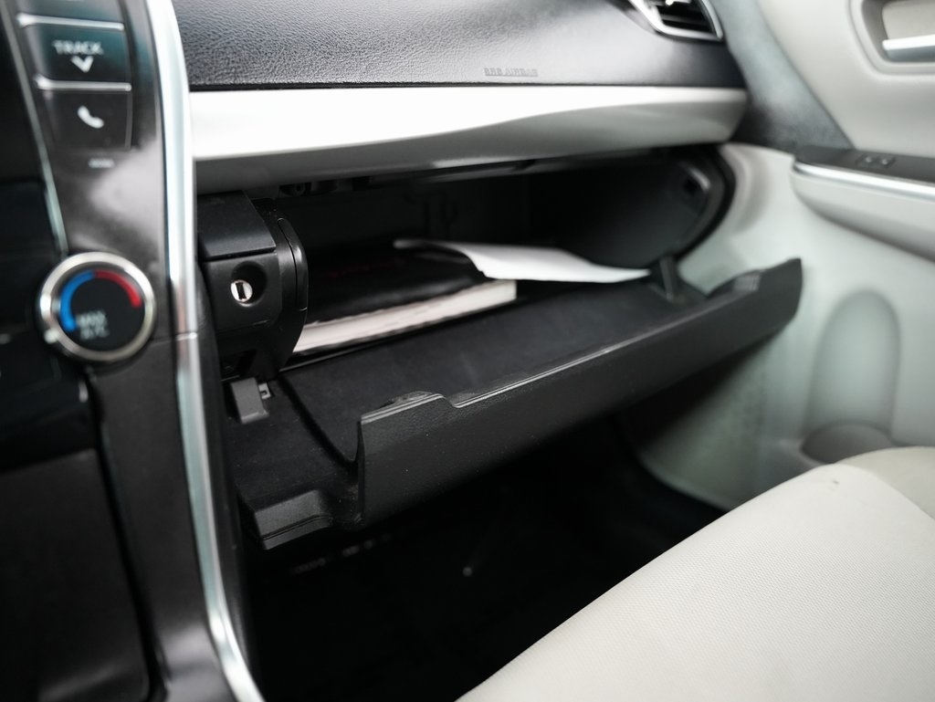 2015 Toyota Camry XLE photo 45