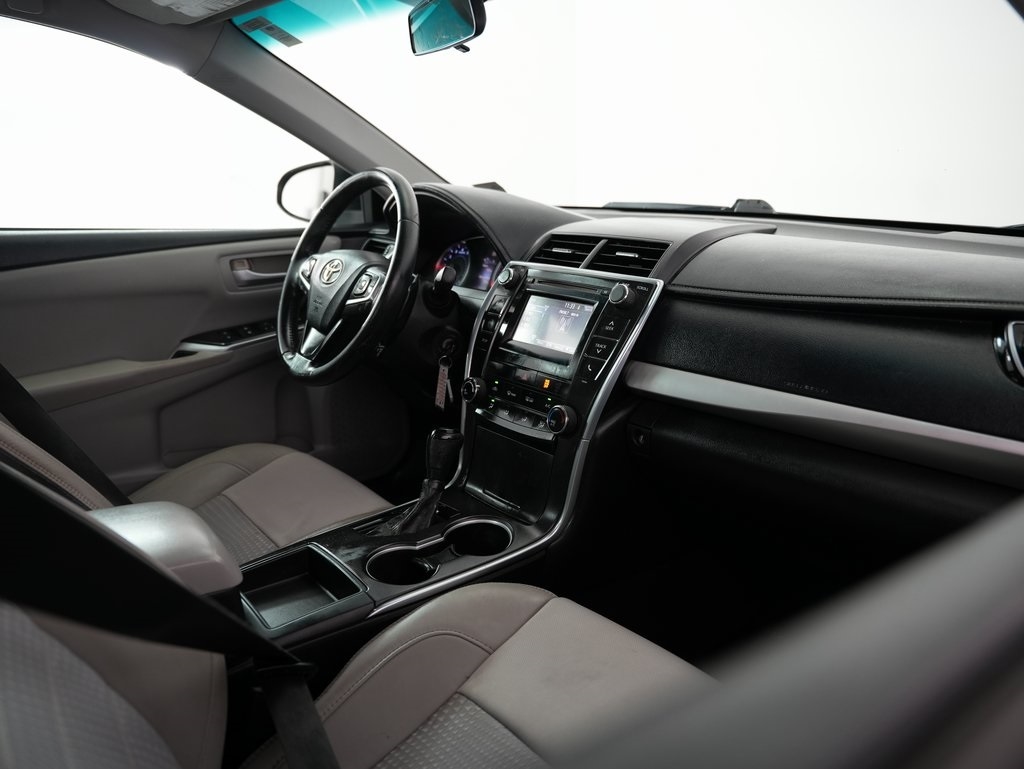 2015 Toyota Camry XLE photo 47