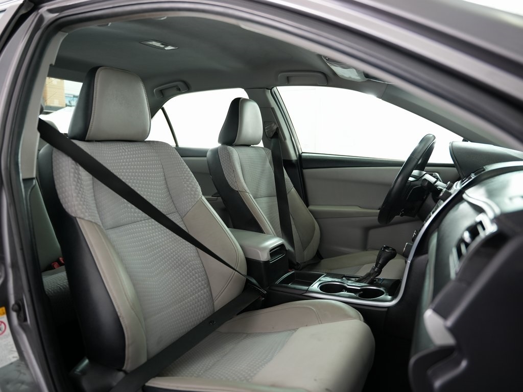 2015 Toyota Camry XLE photo 48