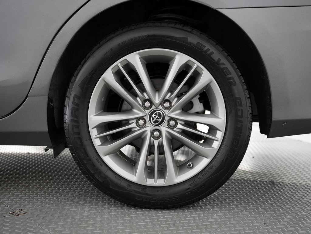2015 Toyota Camry XLE photo 53