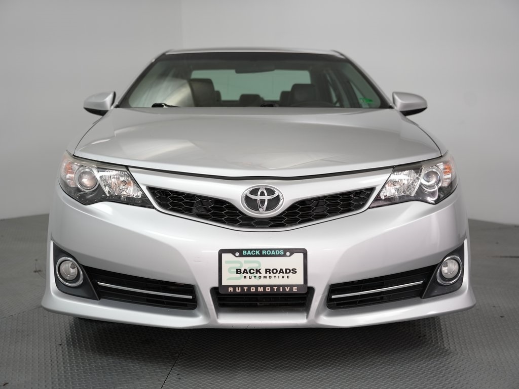 2014 Toyota Camry photo 2