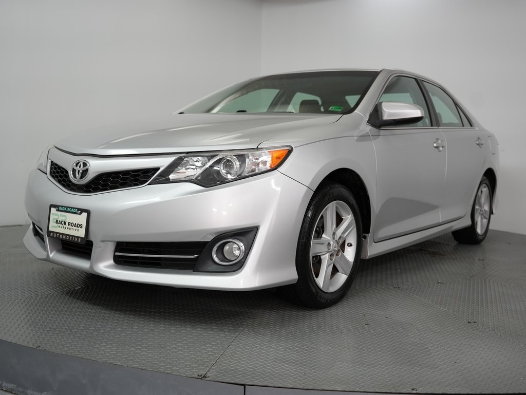 2014 Toyota Camry photo 3