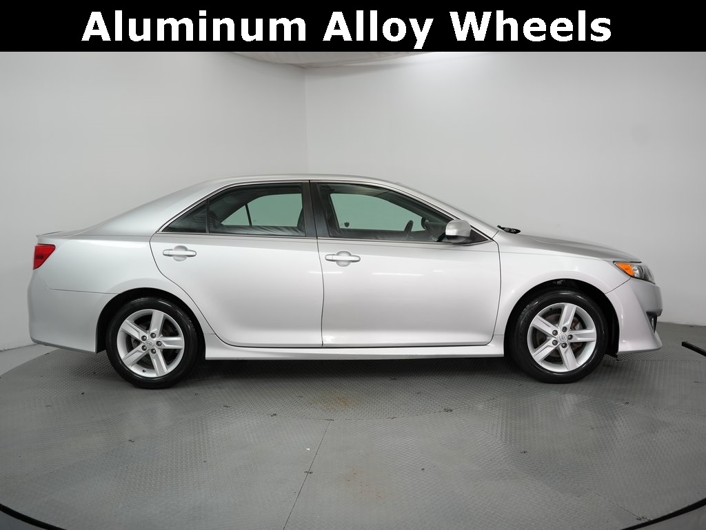 2014 Toyota Camry photo 5