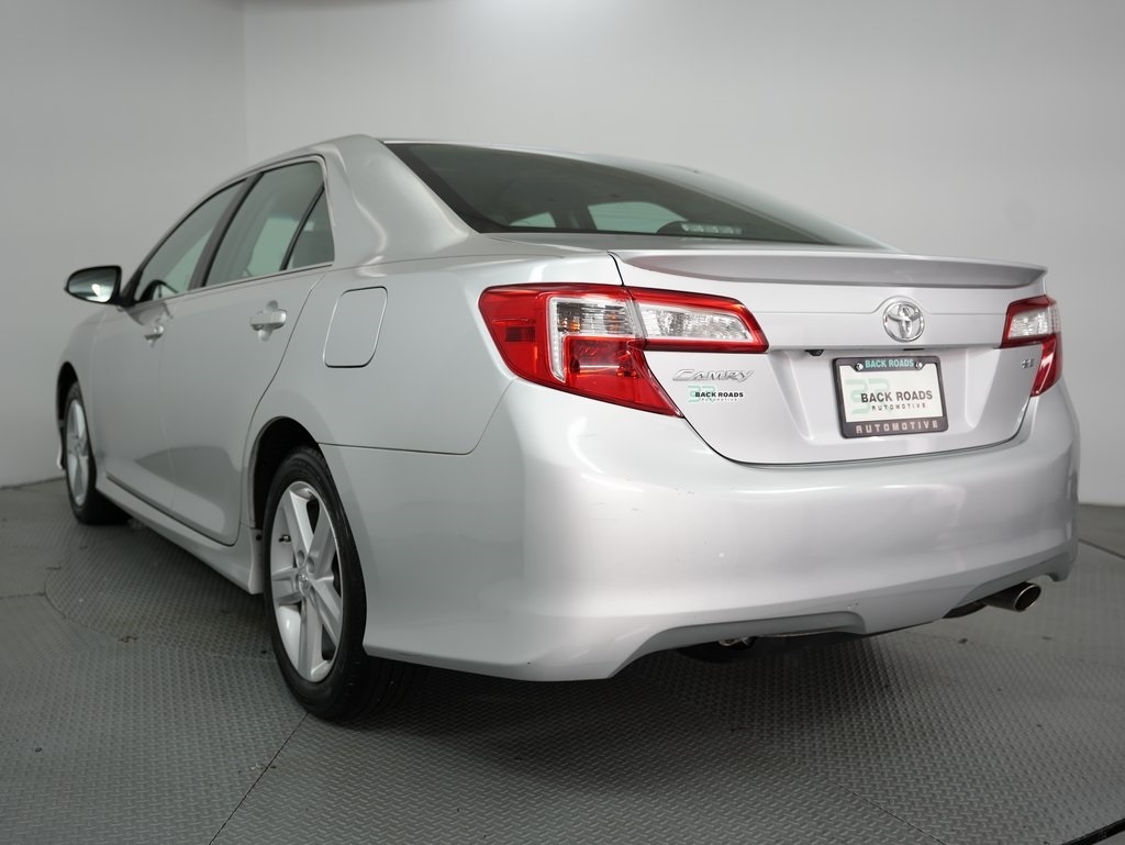 2014 Toyota Camry photo 7