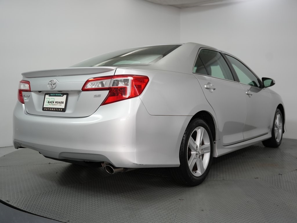 2014 Toyota Camry photo 9