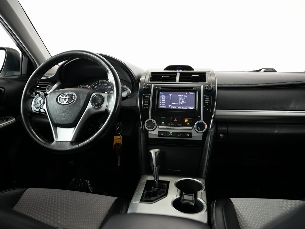 2014 Toyota Camry photo 10