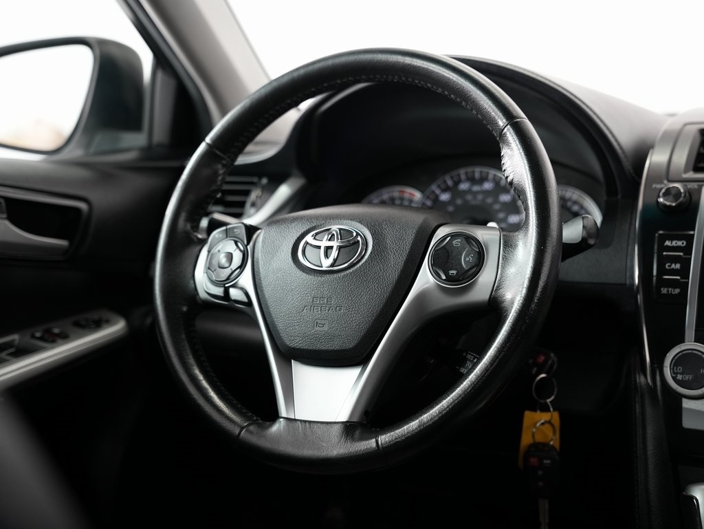 2014 Toyota Camry photo 11