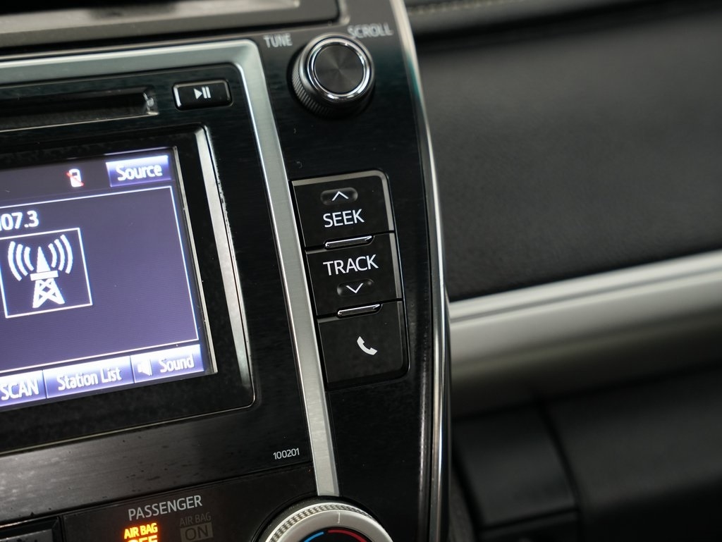 2014 Toyota Camry photo 22