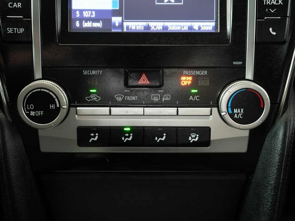 2014 Toyota Camry photo 23