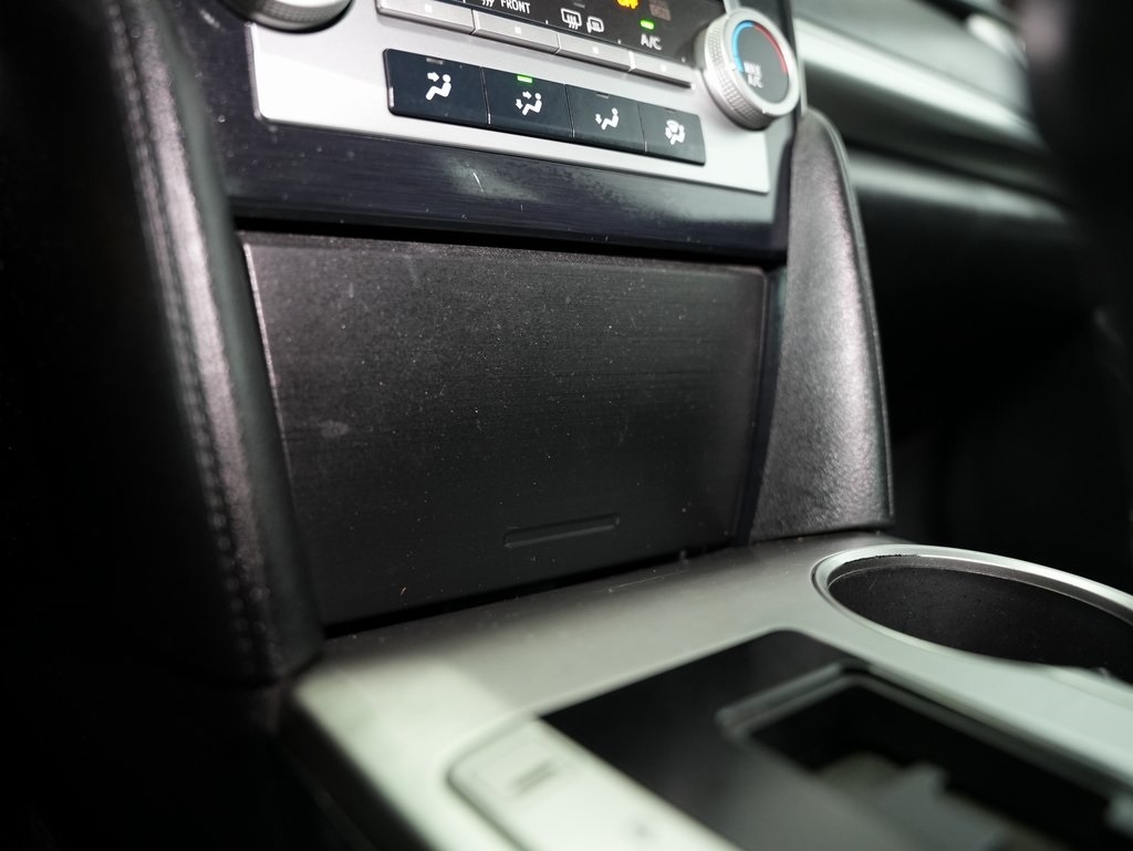 2014 Toyota Camry photo 24