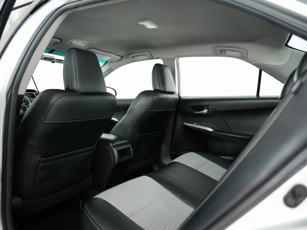 2014 Toyota Camry photo 32