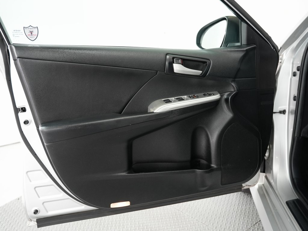 2014 Toyota Camry photo 37