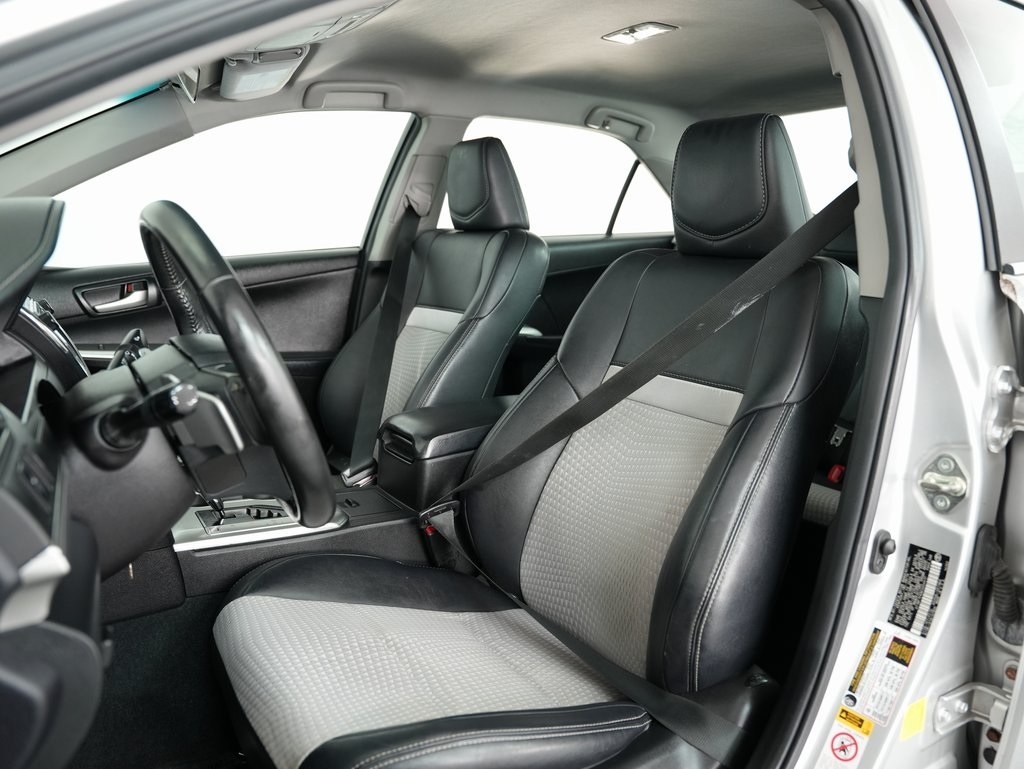 2014 Toyota Camry photo 39
