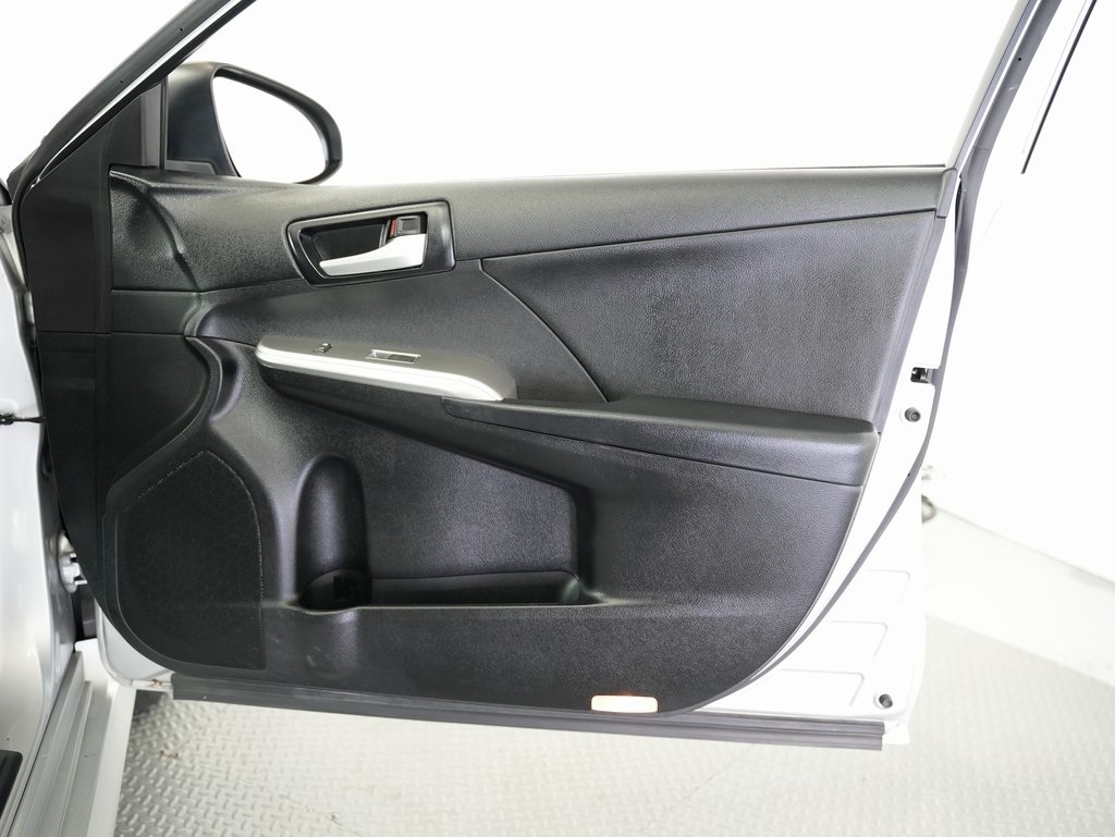 2014 Toyota Camry photo 44