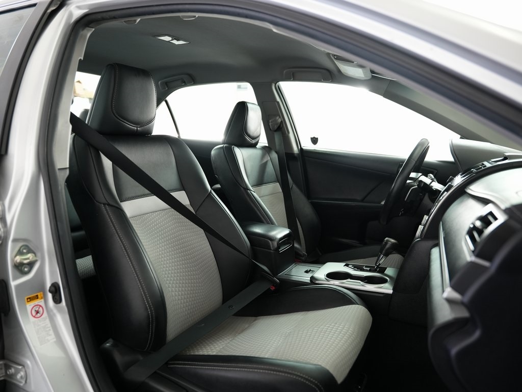 2014 Toyota Camry photo 46