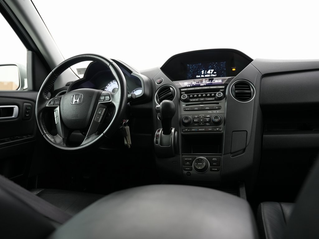 Honda Pilot 4WD 4dr Touring w/RES & Navi 2015 Honda Pilot 4WD 4dr Touring w/RES & Navi 2015