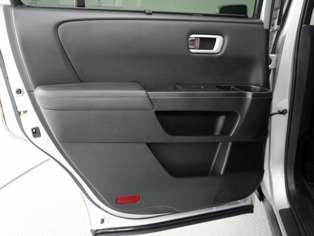 Honda Pilot 4WD 4dr Touring w/RES & Navi 2015 Honda Pilot 4WD 4dr Touring w/RES & Navi 2015