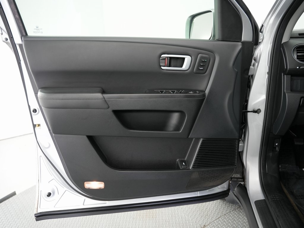 Honda Pilot 4WD 4dr Touring w/RES & Navi 2015 Honda Pilot 4WD 4dr Touring w/RES & Navi 2015