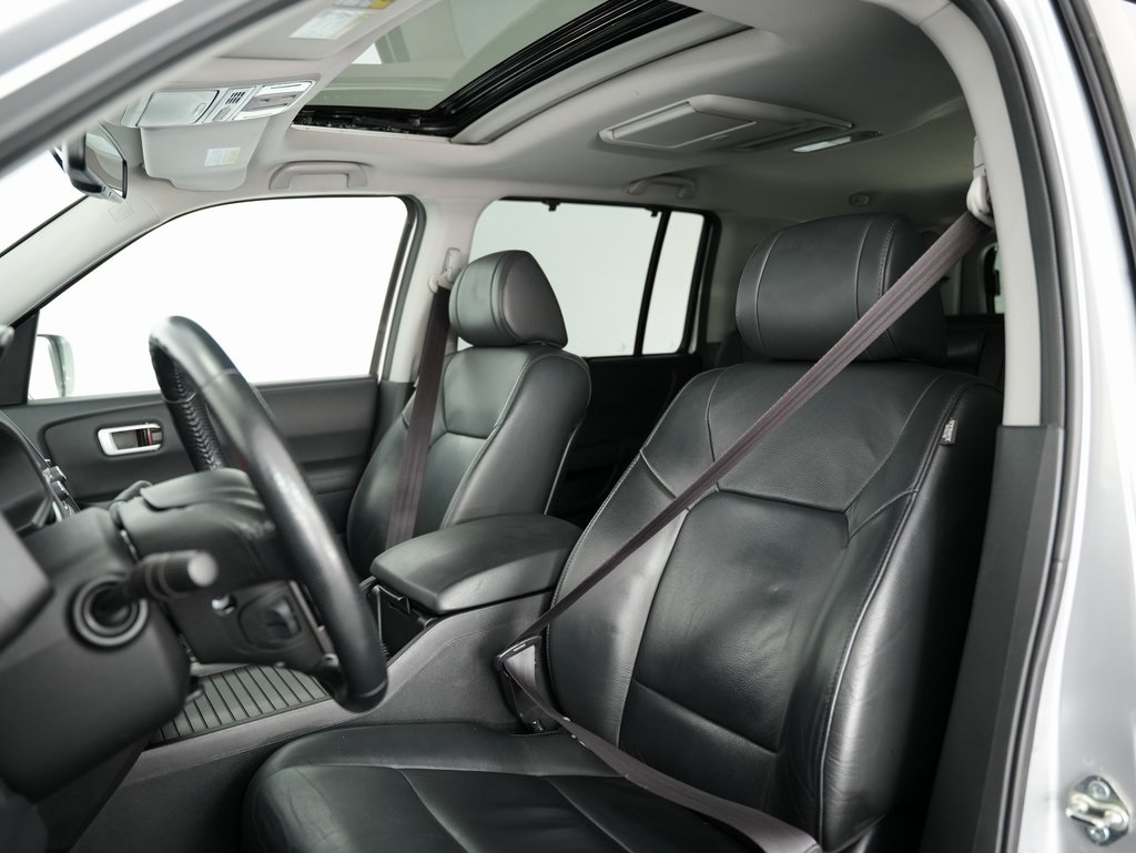 Honda Pilot 4WD 4dr Touring w/RES & Navi 2015 Honda Pilot 4WD 4dr Touring w/RES & Navi 2015