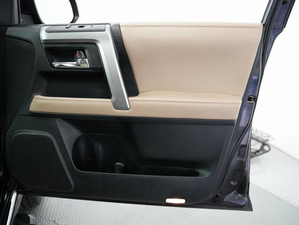 Toyota 4Runner Limited Nightshade 2WD (Natl) 2019