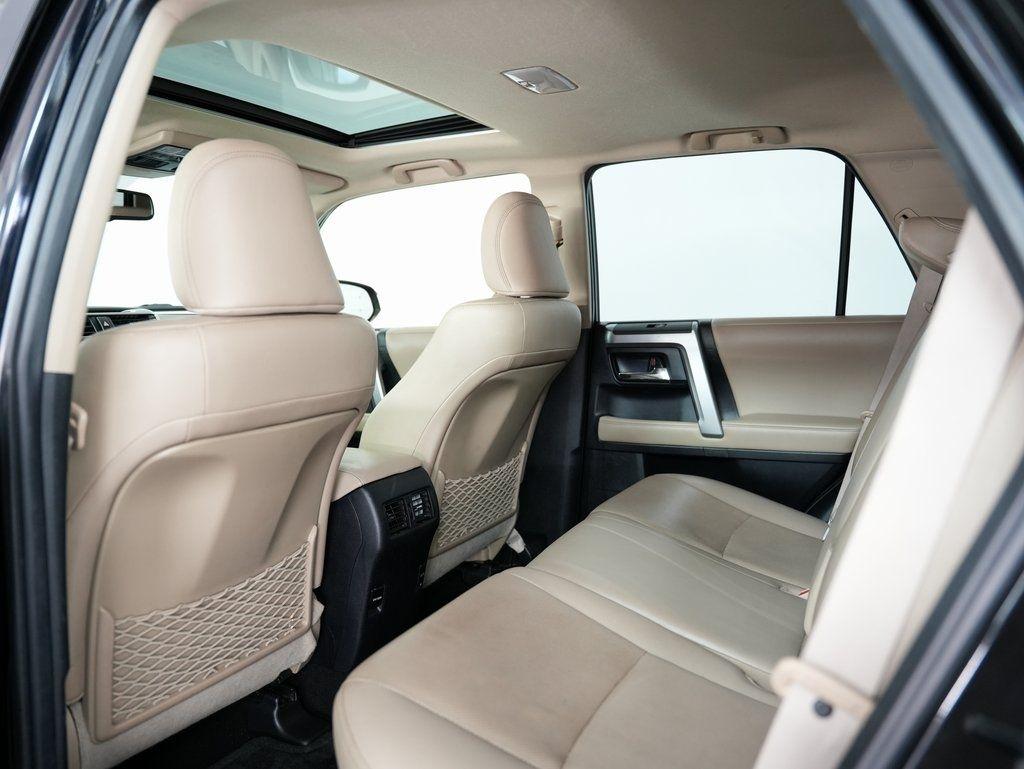 Toyota 4Runner Limited Nightshade 2WD (Natl) 2019