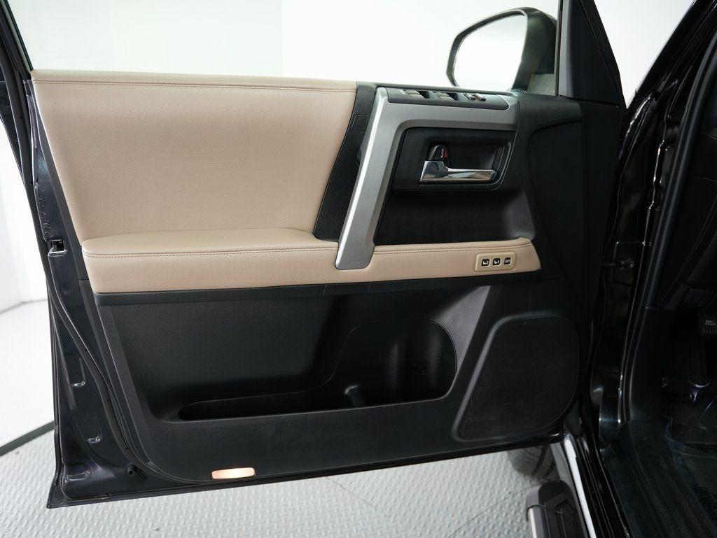 Toyota 4Runner Limited Nightshade 2WD (Natl) 2019