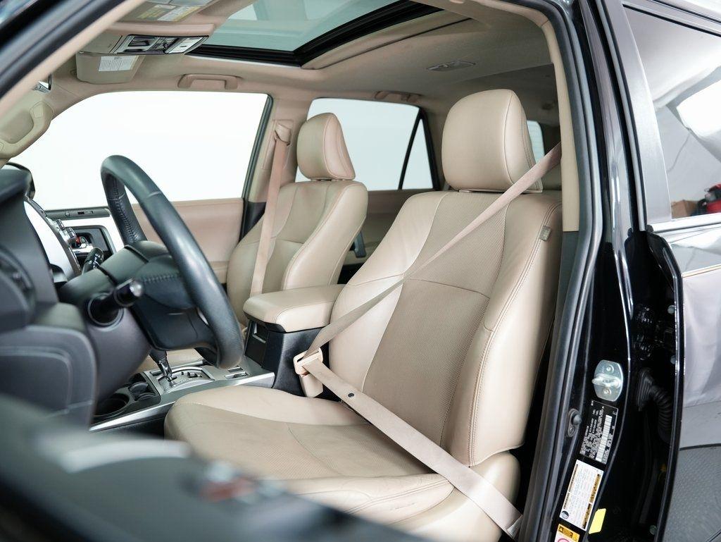 Toyota 4Runner Limited Nightshade 2WD (Natl) 2019