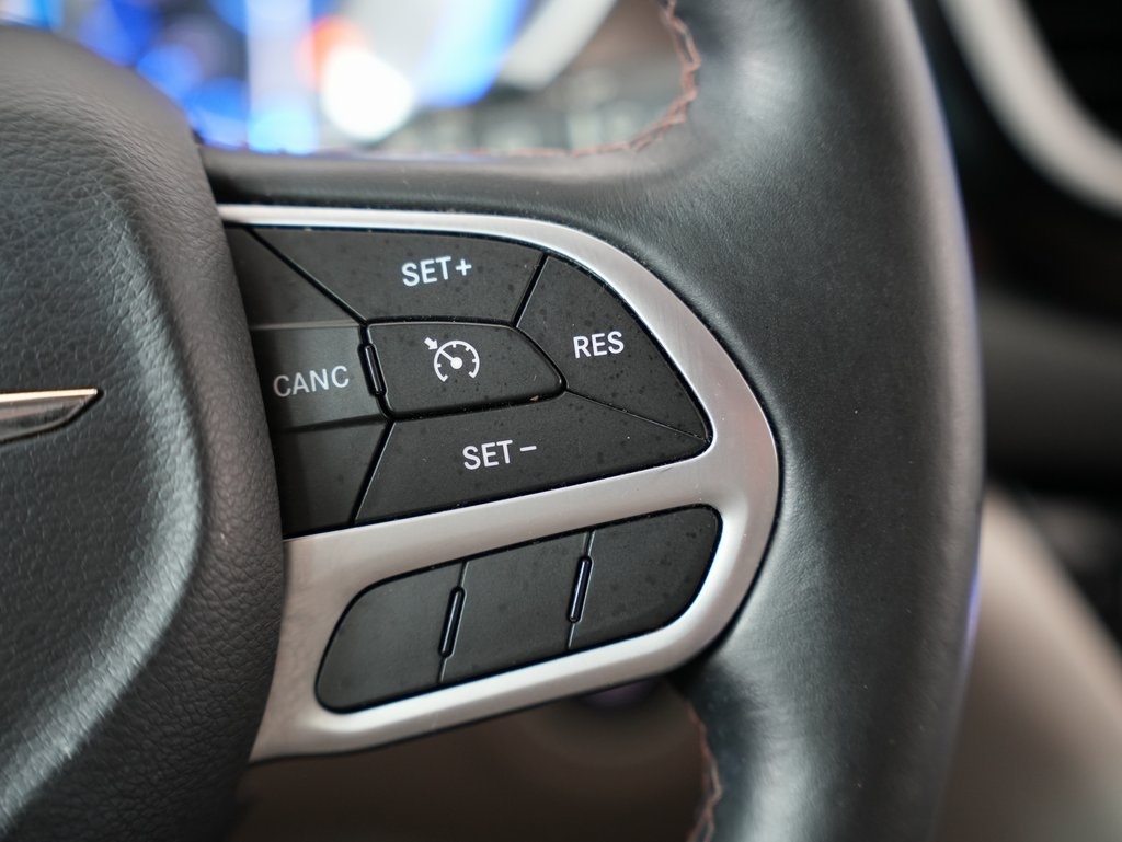 Chrysler Pacifica Touring-L FWD 2017