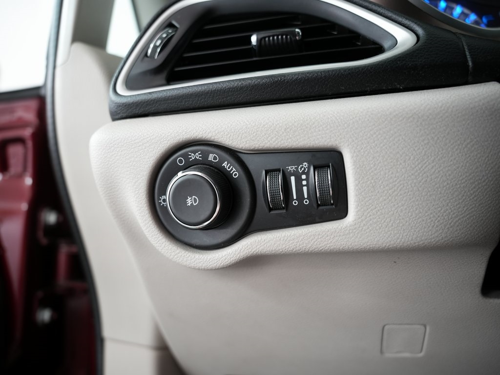 Chrysler Pacifica Touring-L FWD 2017