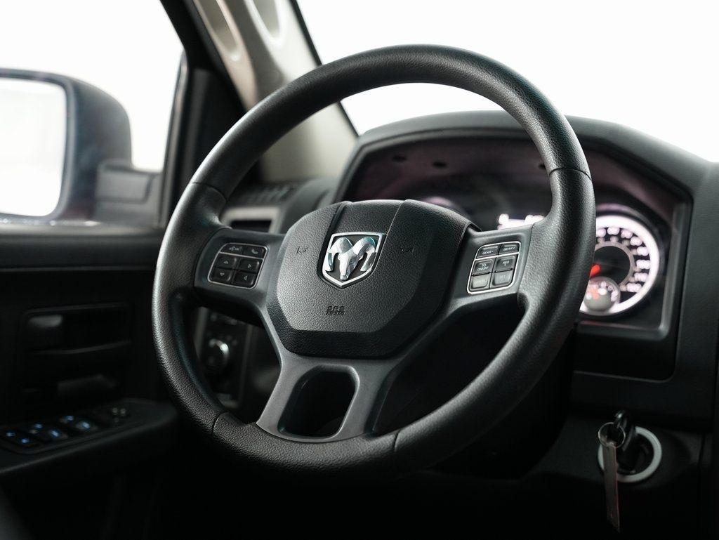 RAM 1500 Express 4x4 Quad Cab 6'4" Box 2017