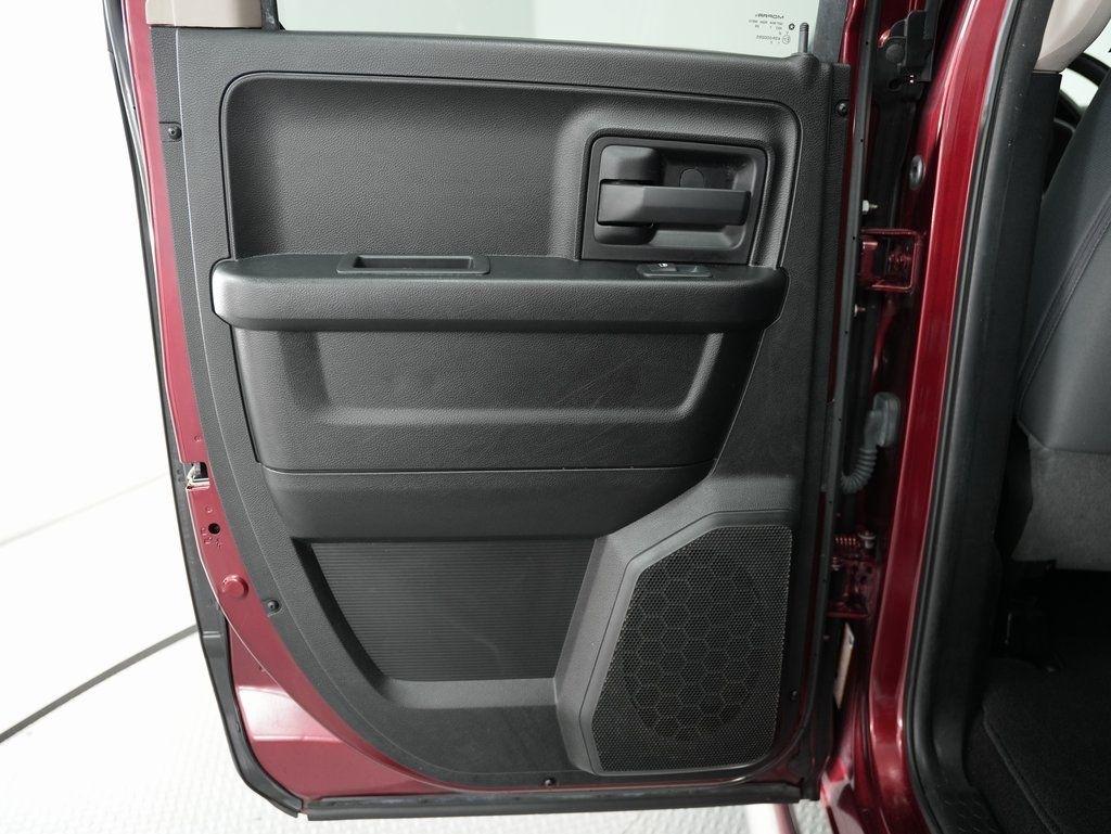 RAM 1500 Express 4x4 Quad Cab 6'4" Box 2017