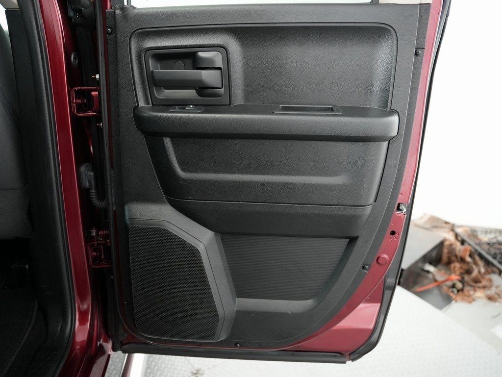 RAM 1500 Express 4x4 Quad Cab 6'4" Box 2017