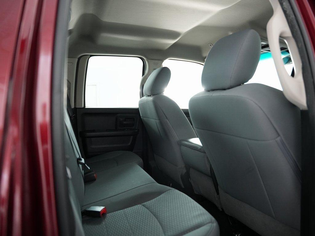 RAM 1500 Express 4x4 Quad Cab 6'4" Box 2017