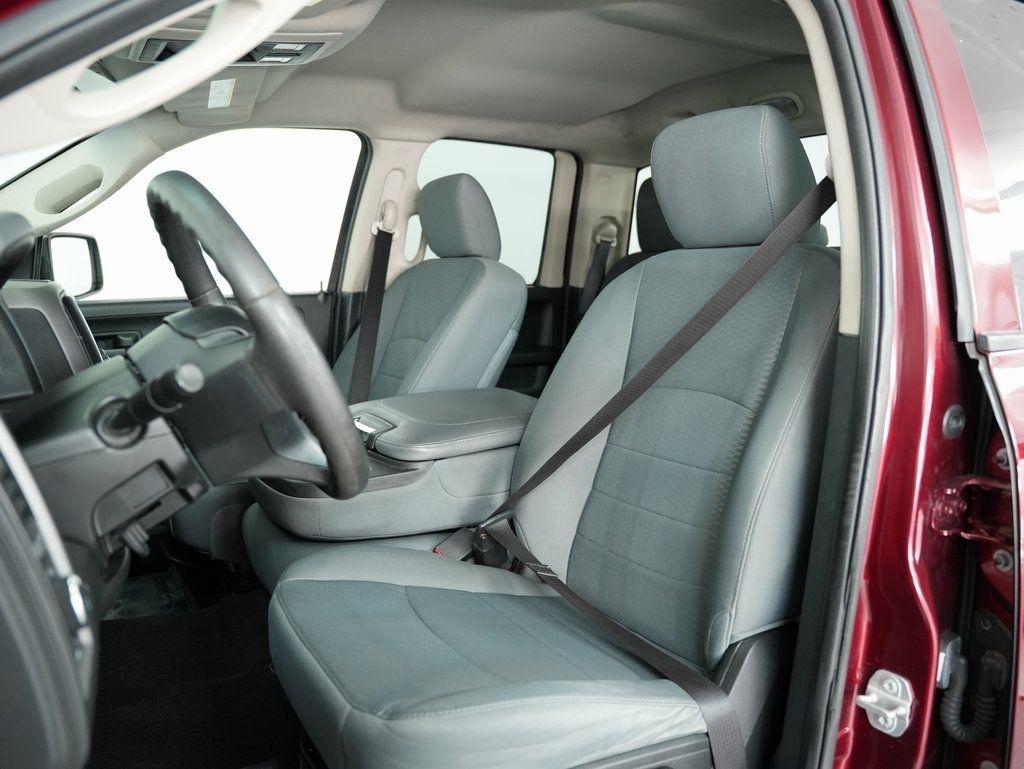 RAM 1500 Express 4x4 Quad Cab 6'4" Box 2017