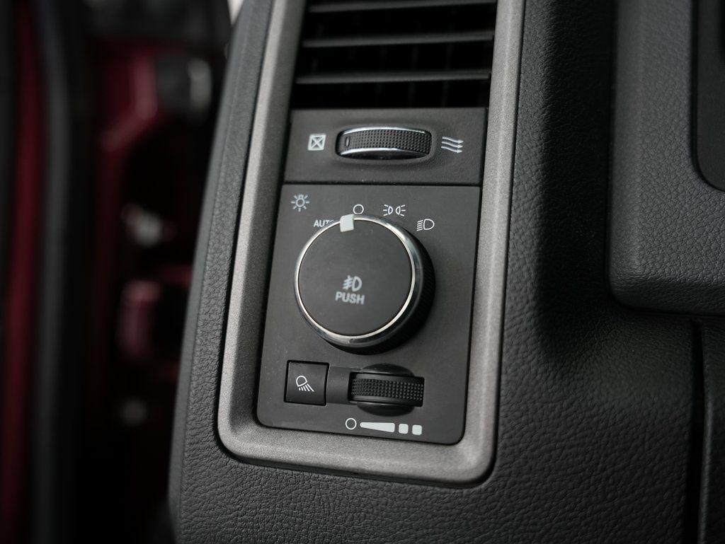 RAM 1500 Express 4x4 Quad Cab 6'4" Box 2017