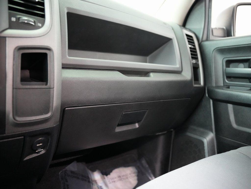 RAM 1500 Express 4x4 Quad Cab 6'4" Box 2017