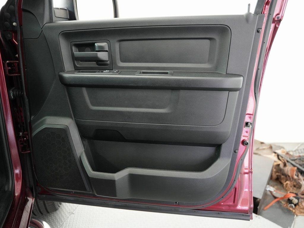 RAM 1500 Express 4x4 Quad Cab 6'4" Box 2017