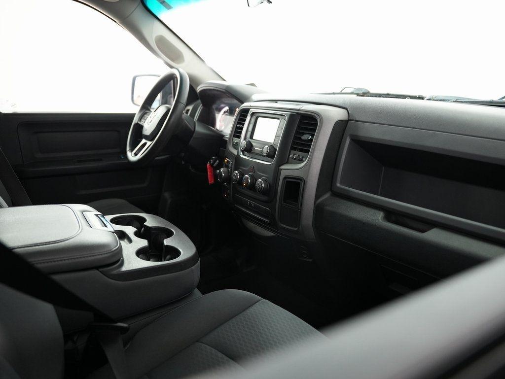 RAM 1500 Express 4x4 Quad Cab 6'4" Box 2017