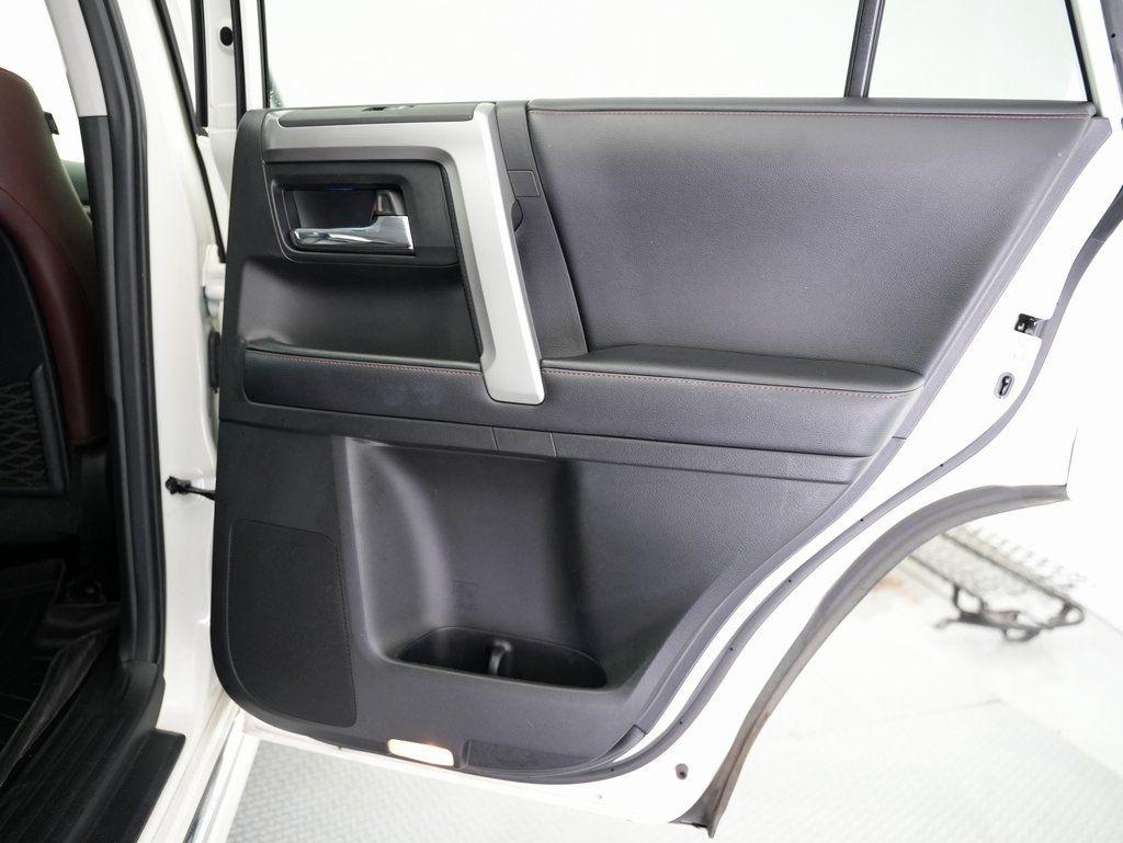 Toyota 4Runner TRD Off Road Premium 4WD (Natl) 2018