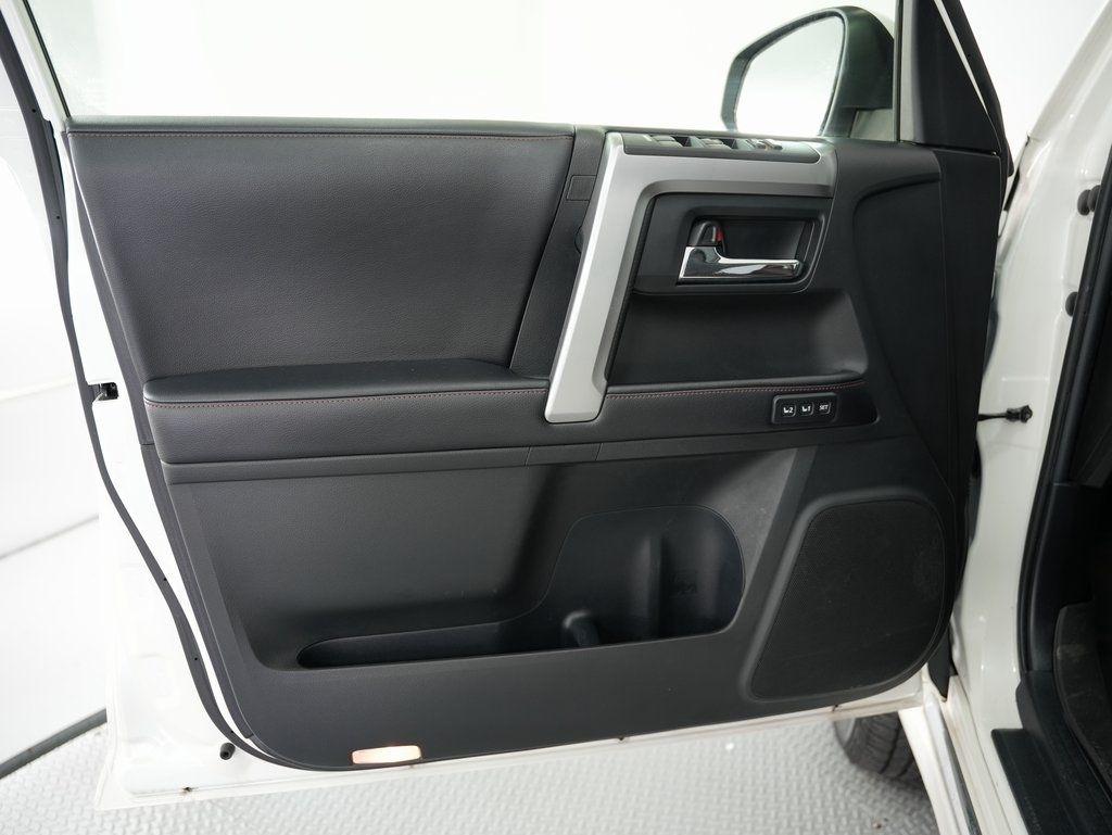 Toyota 4Runner TRD Off Road Premium 4WD (Natl) 2018