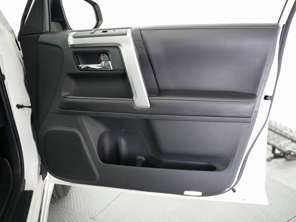 Toyota 4Runner TRD Off Road Premium 4WD (Natl) 2018