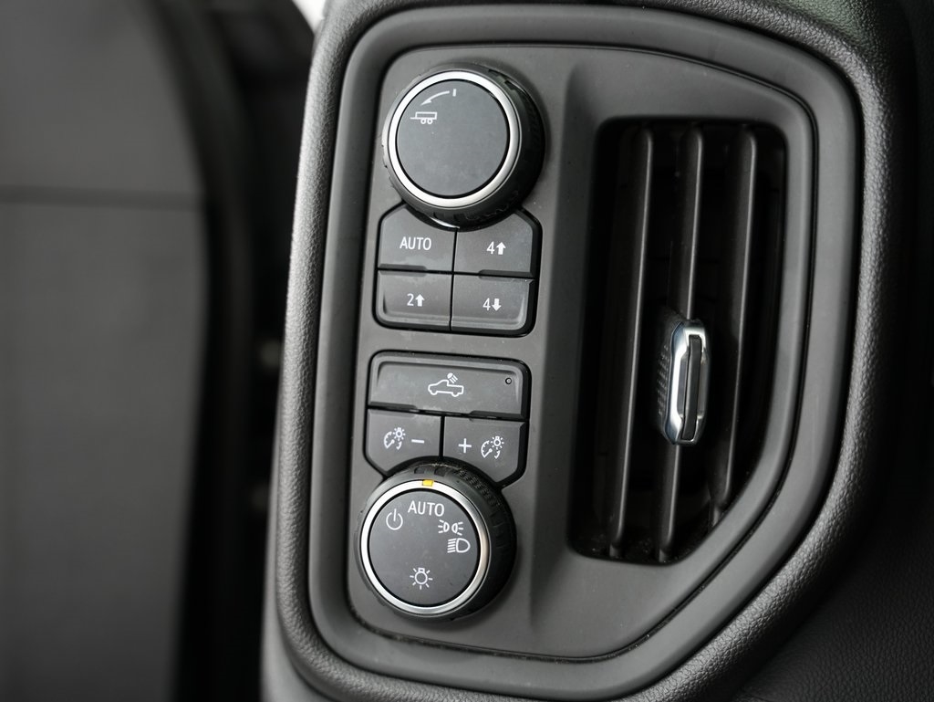 Chevrolet Silverado 1500 4WD Crew Cab 147" Custom Trail Boss 2022