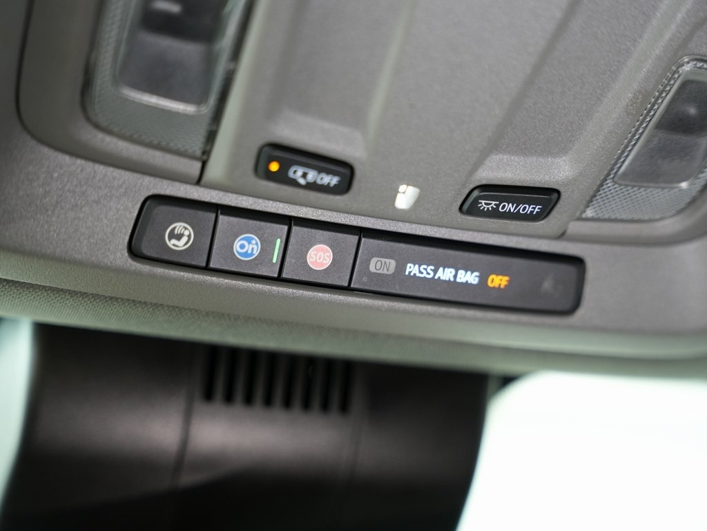 Chevrolet Silverado 1500 4WD Crew Cab 147" Custom Trail Boss 2022