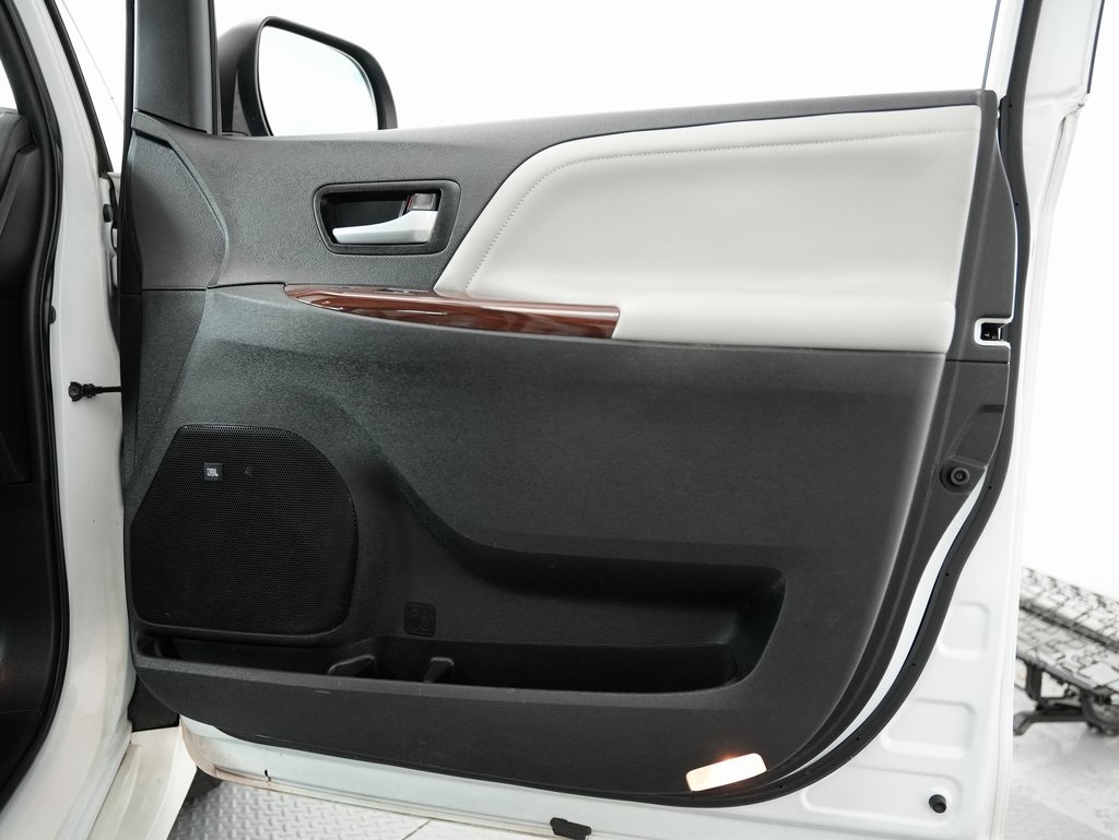 Toyota Sienna Limited Premium AWD 7-Passenger (Natl) 2019