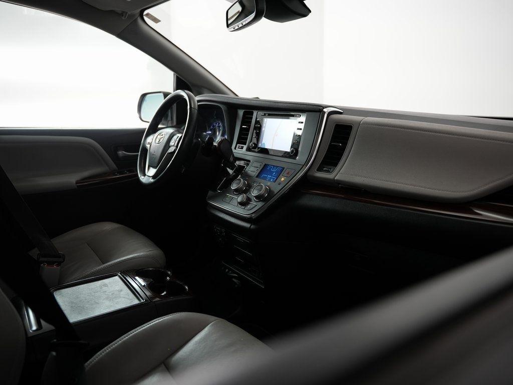 Toyota Sienna Limited Premium AWD 7-Passenger (Natl) 2019