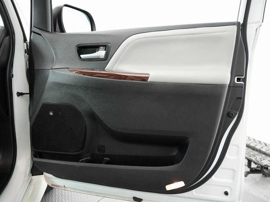 Toyota Sienna Limited Premium AWD 7-Passenger (Natl) 2019