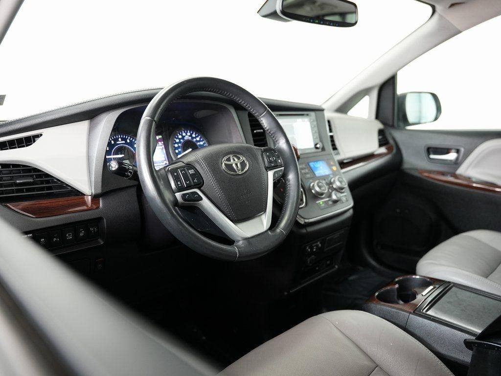 Toyota Sienna Limited Premium AWD 7-Passenger (Natl) 2019