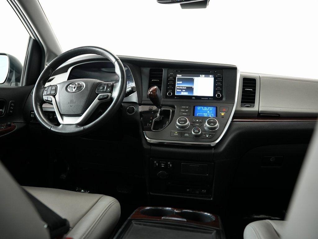 Toyota Sienna Limited Premium AWD 7-Passenger (Natl) 2019