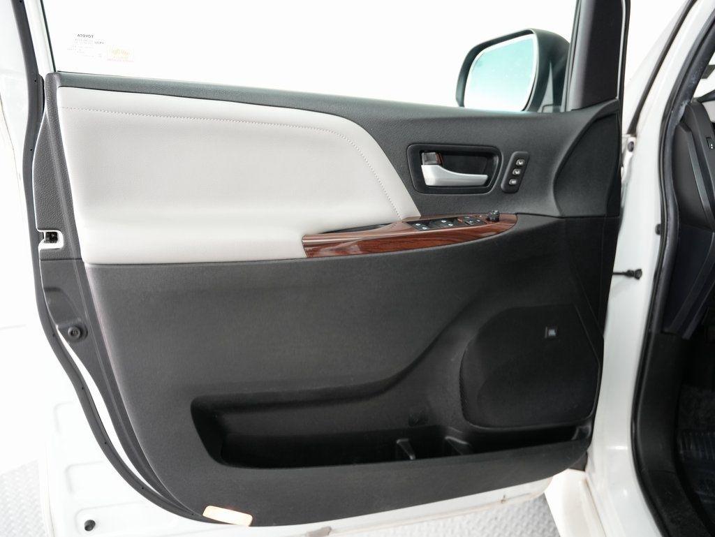 Toyota Sienna Limited Premium AWD 7-Passenger (Natl) 2019