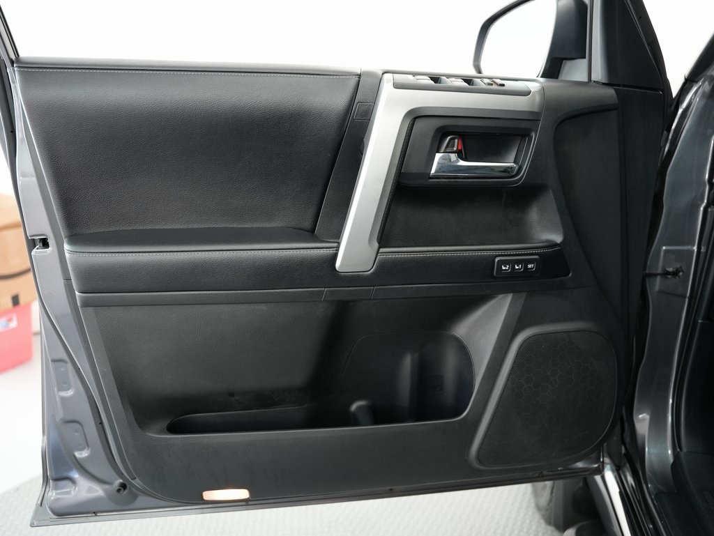 Toyota 4Runner TRD Off Road Premium 4WD (Natl) 2017